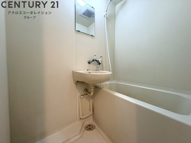 バス・シャワールーム　バストイレ別です♪