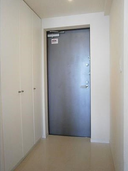 玄関　※別部屋の参考写真です。