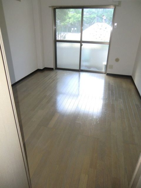 その他部屋・スペース　キッチン側からみた室内
