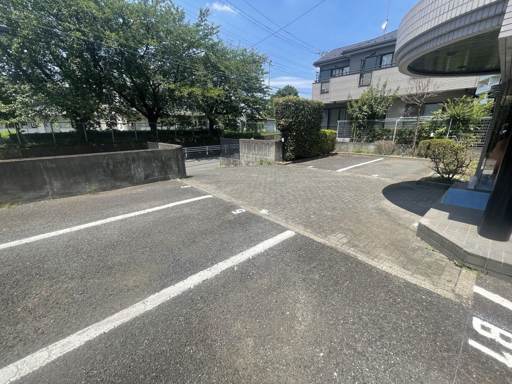 駐車場　駐車場