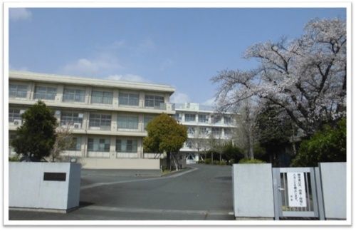 小学校　富士市立丘小学校（小学校）まで429m