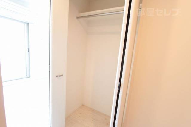 収納　収納はこのほかにもオープンタイプが備わります。