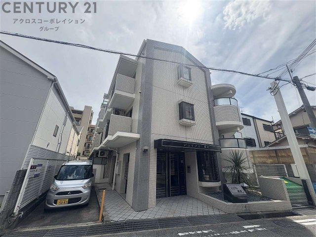 建物外観　オートロックで外部の人間が簡単に出入りできないため安心です。