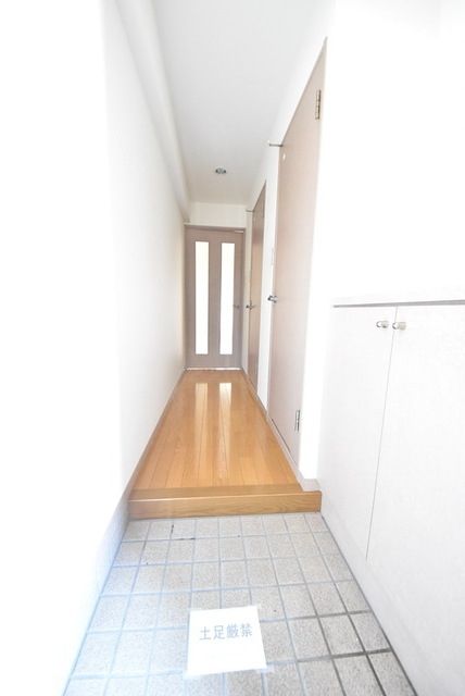 玄関　実際のお部屋は反転タイプです