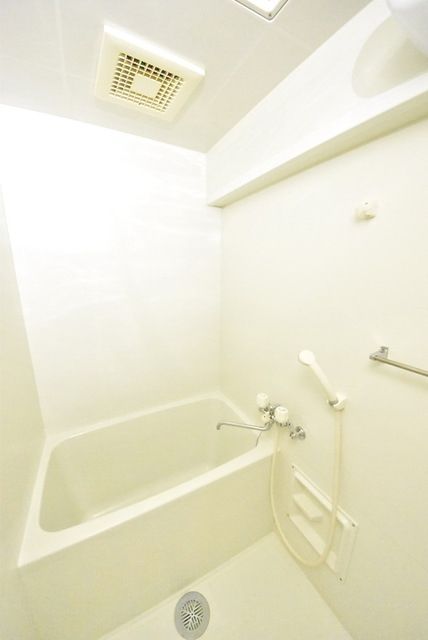 バス・シャワールーム　実際のお部屋は反転タイプです