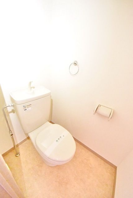 トイレ　実際のお部屋は反転タイプです