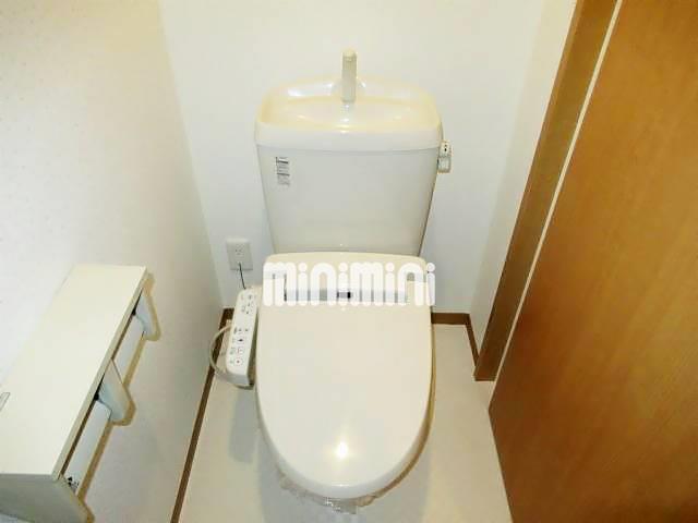 トイレ　温水洗浄便座です。