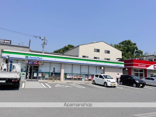 コンビニ　ファミリーマート博多金の隈３丁目店（コンビニ）まで718m