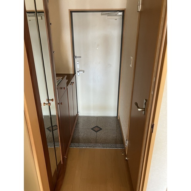 玄関　別部屋のお写真です。