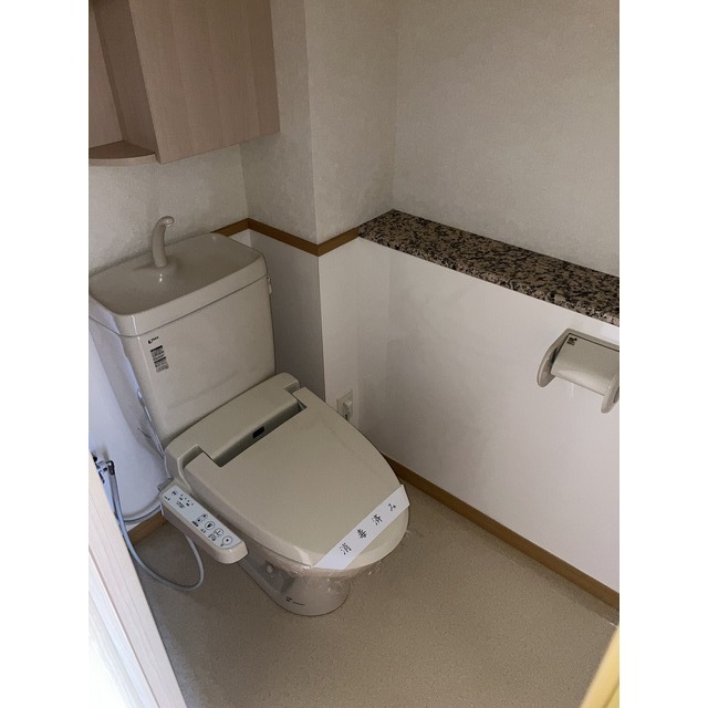 トイレ　別部屋のお写真です。