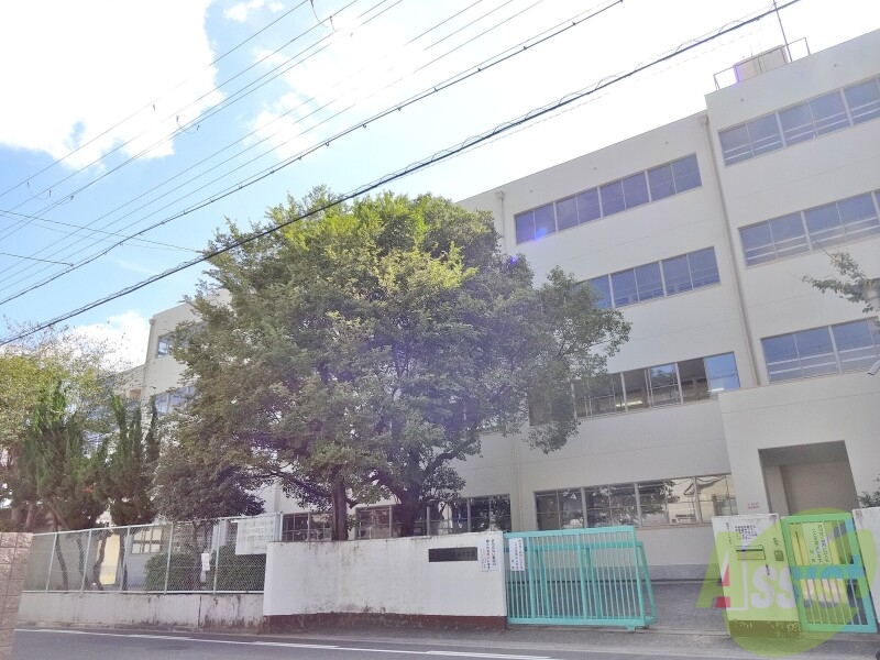 中学校　豊津西中学校（中学校）まで548m