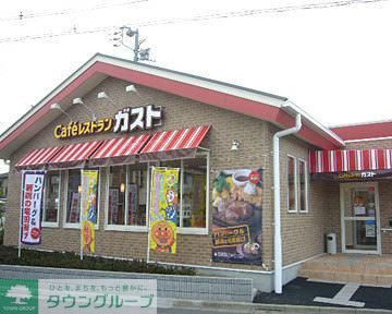 飲食店　ガスト台東根岸店（飲食店）まで498m
