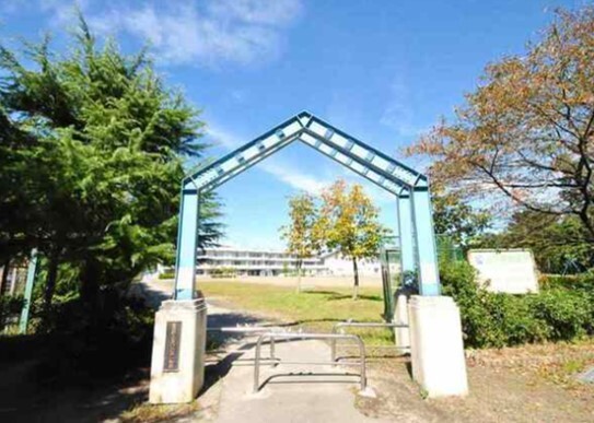 小学校　富谷市立あけの平小学校（小学校）まで782m