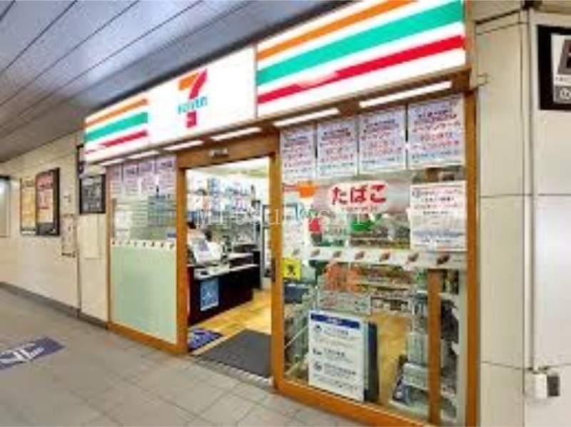 コンビニ　セブンイレブン京王明大前駅店（コンビニ）まで441m