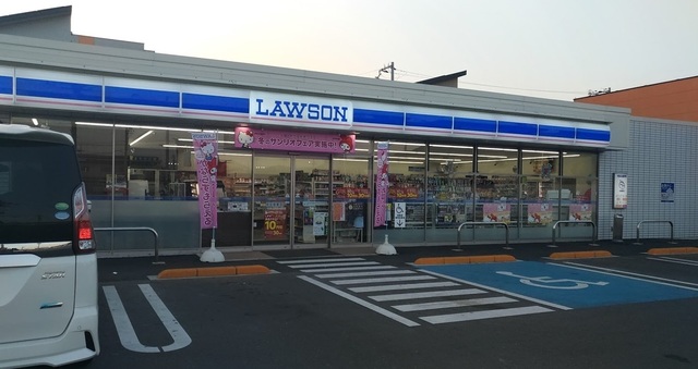 コンビニ　ローソン和歌山向団地前店（コンビニ）まで614m