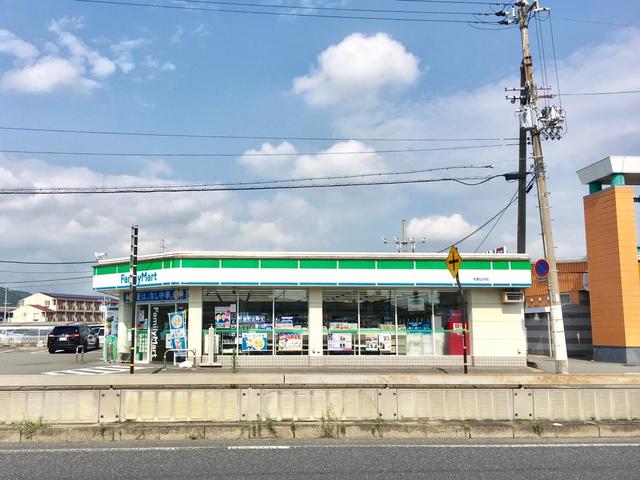 コンビニ　ファミリーマート和歌山向店（コンビニ）まで657m