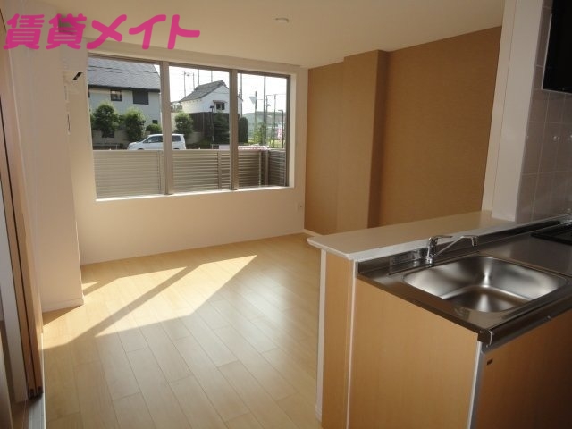 居室・リビング　同物件別部屋タイプ