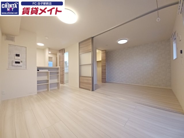 居室・リビング　同物件別室の画像です