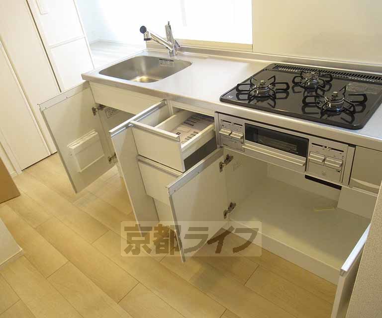 キッチン　たくさんの収納