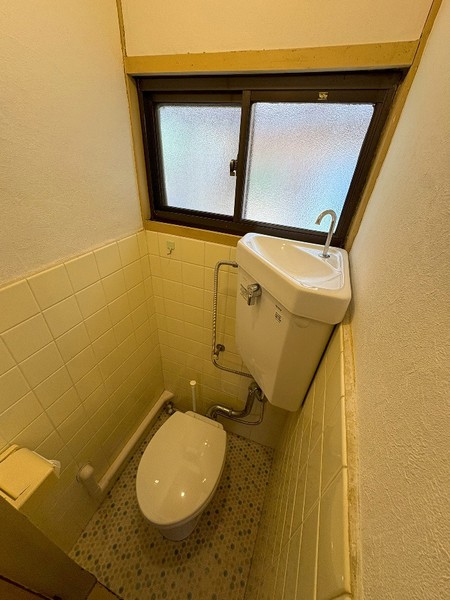 川西市加茂1丁目テラスハウスのトイレ写真