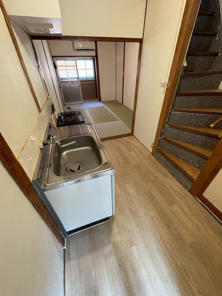 川西市加茂1丁目テラスハウスの居間写真