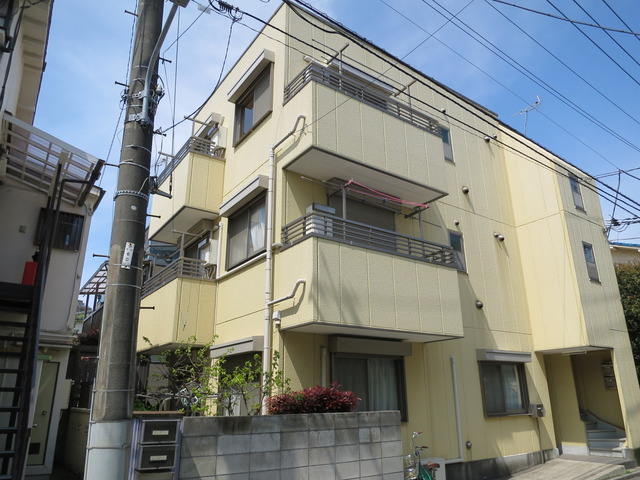 建物外観　黄色い外壁のカワイイ外観です♪