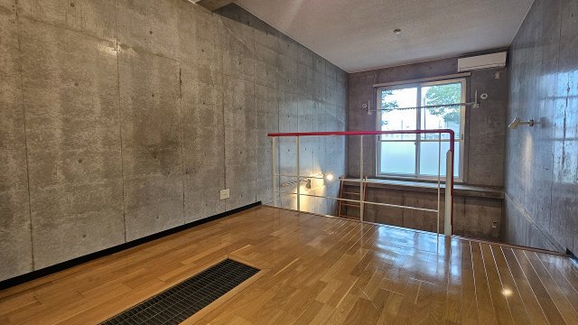 居室・リビング　6.8帖（上階）