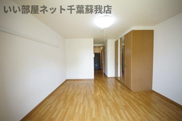 居室・リビング　ゆったり過ごせる洋室です