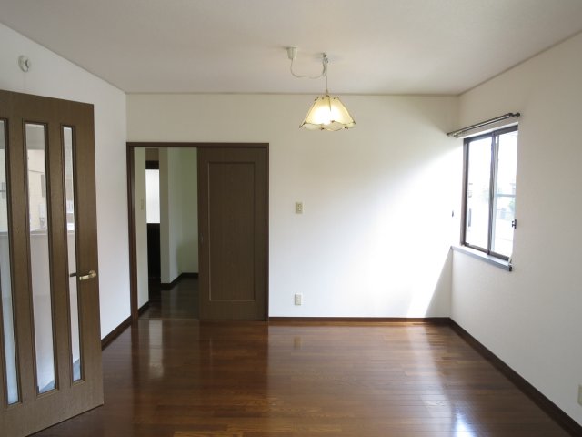 観音台住宅の居間写真