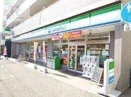 コンビニ　ファミリーマート吹田内本町店（コンビニ）まで511m