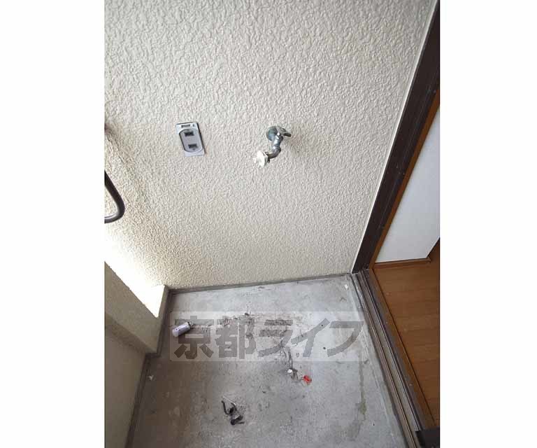 その他設備　ベランダに洗濯機置けます。