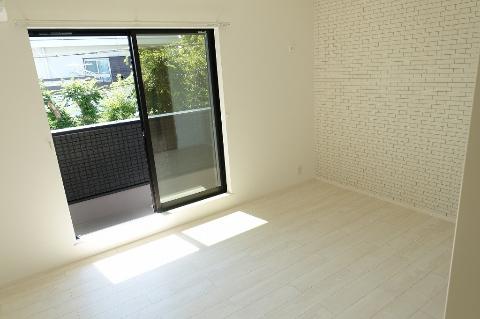 大阪モノレール本線 柴原阪大前駅 徒歩4分 3階建 築3年の居間写真