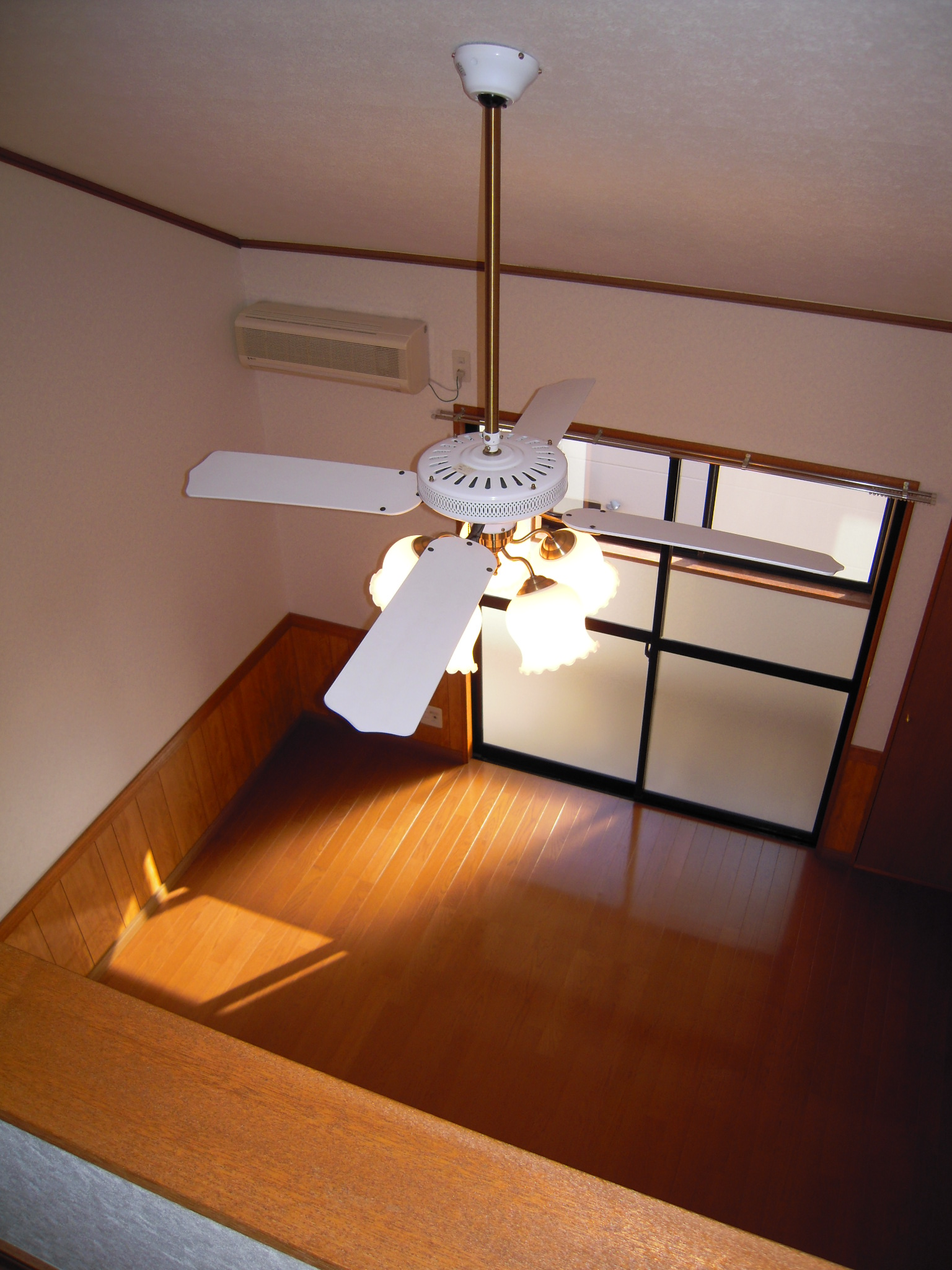 その他部屋・スペース　ロフト部分より撮影