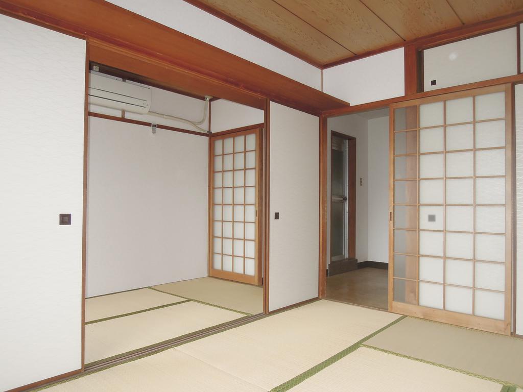 たいらビルの居間写真