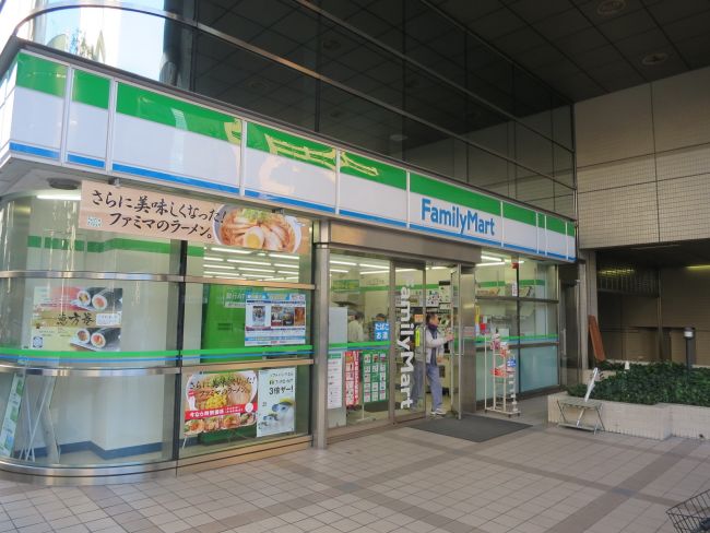 コンビニ　ファミリーマート芝二丁目店（コンビニ）まで93m