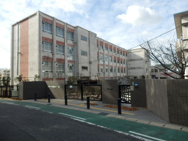 タカネハイムの小学校