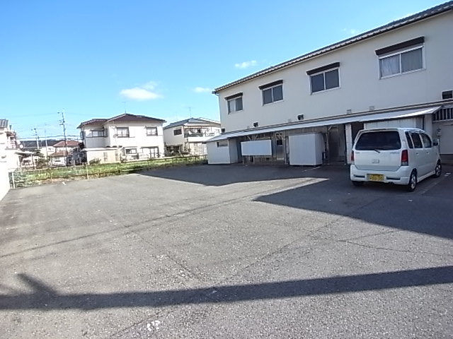 【明石市大久保町森田のアパートの駐車場】