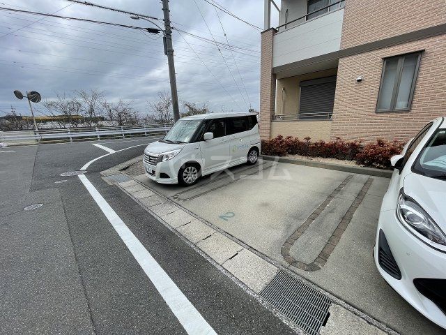 【レジェンド共和の駐車場】