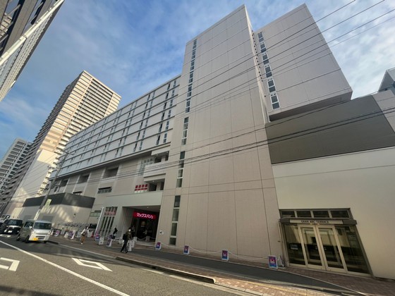 【広島市東区若草町のマンションの建物外観】