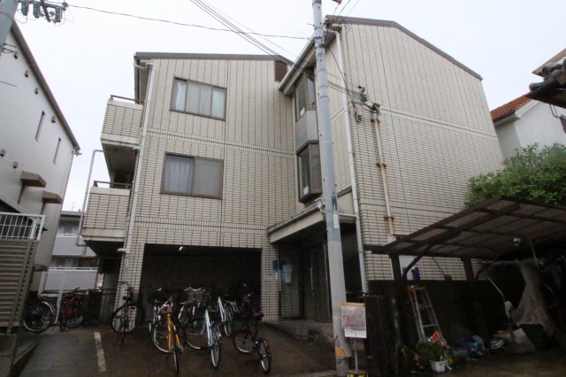 茨木市新中条町のマンションの建物外観