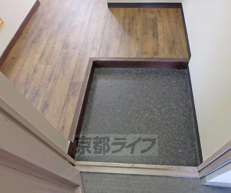 【京都市左京区岩倉三宅町のマンションの玄関】