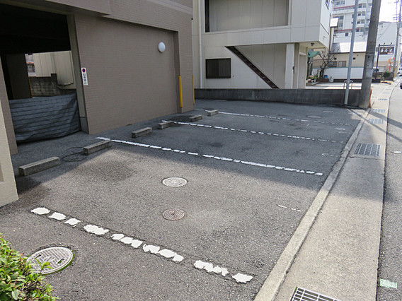 【姫路市神子岡前のマンションの駐車場】