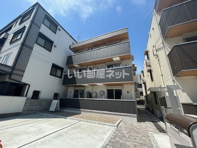 神戸市兵庫区金平町のアパートの建物外観