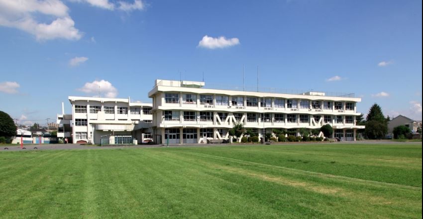 【日野市東平山のアパートの小学校】