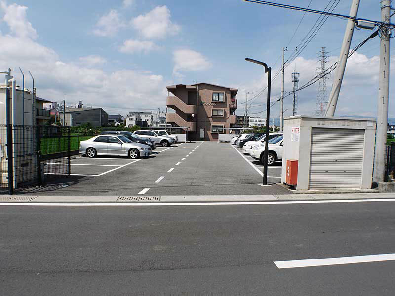 【ハイブリッジの駐車場】