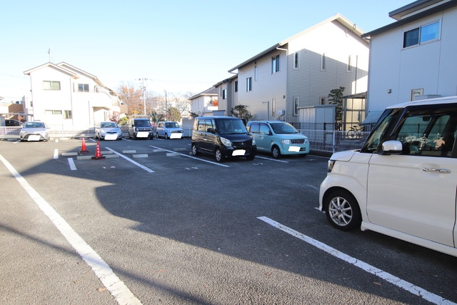 【マノワールＩｔｏの駐車場】