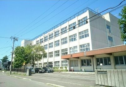 【クレストールIの小学校】