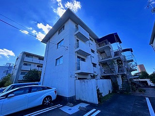 中部東山荘北棟の建物外観