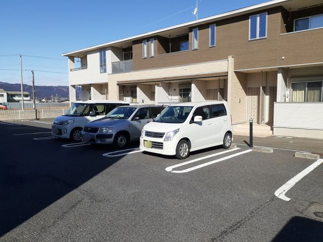 【北茨城市中郷町下桜井のアパートの駐車場】