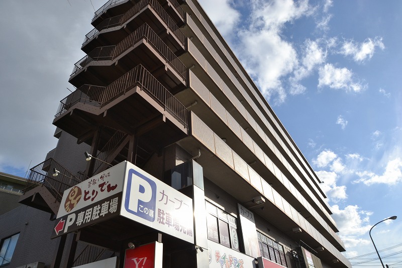 トラストビルの建物外観